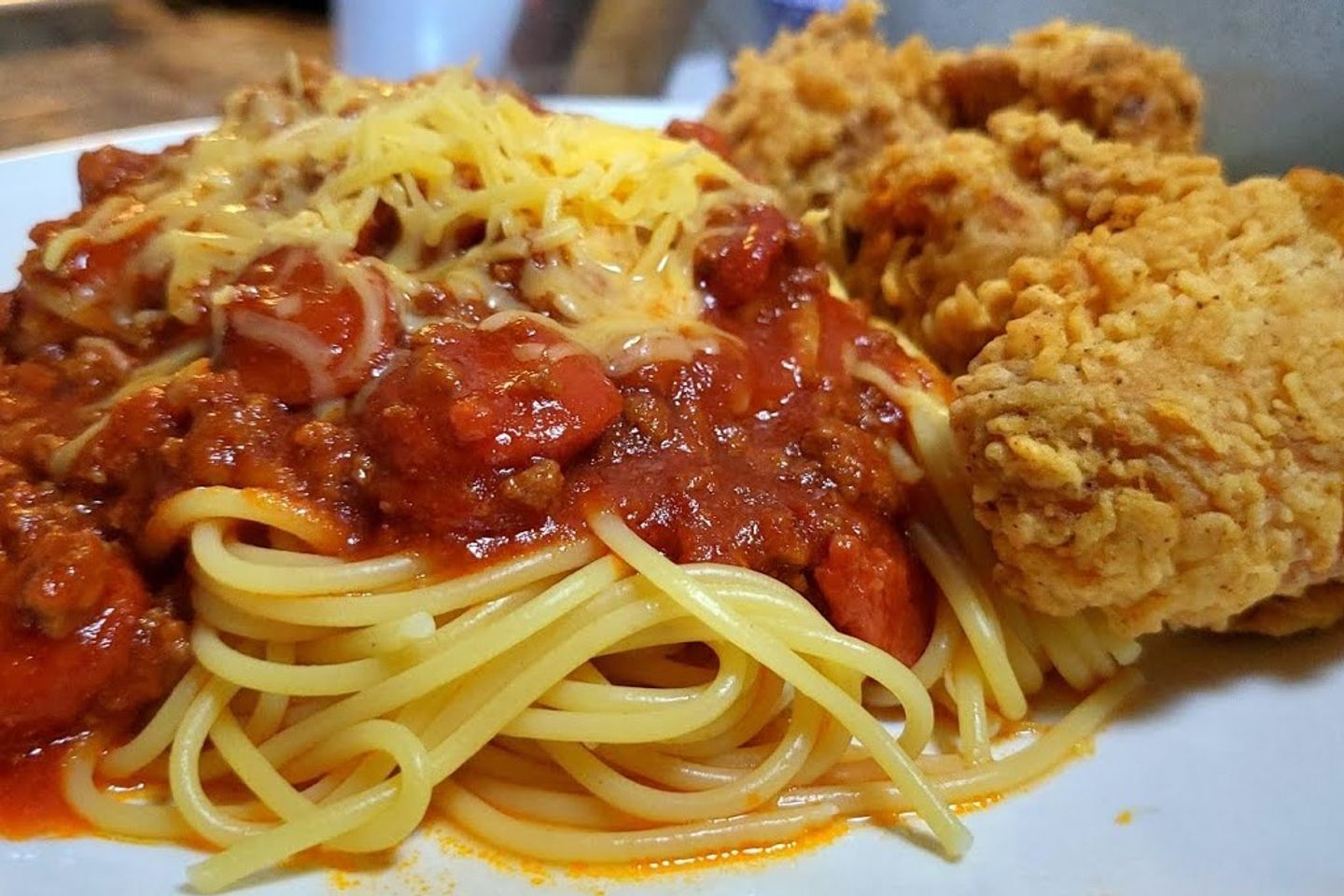 Spaghetti With 2 Pieces Of Fried Chicken With Rice