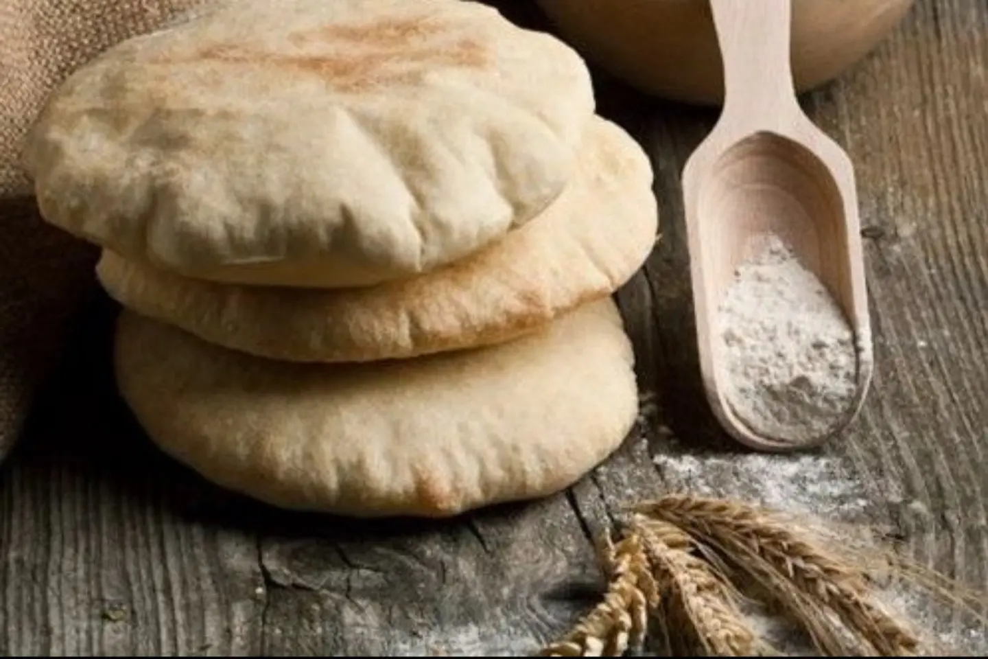 خبز مصري ابيض