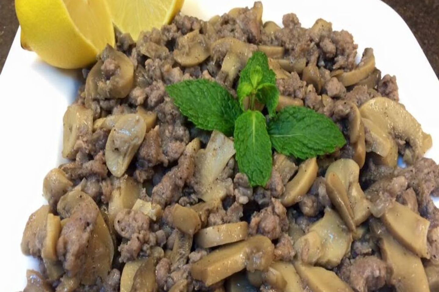 مفركة لحمه مع الفطر