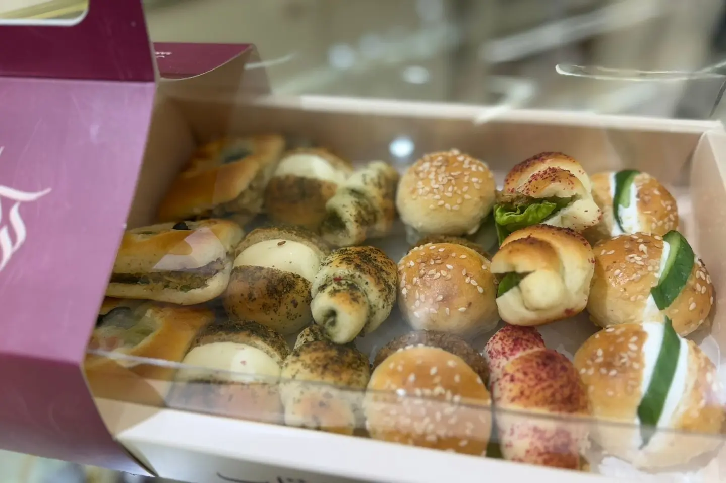 علبة فطائر فاخرة مشكلة