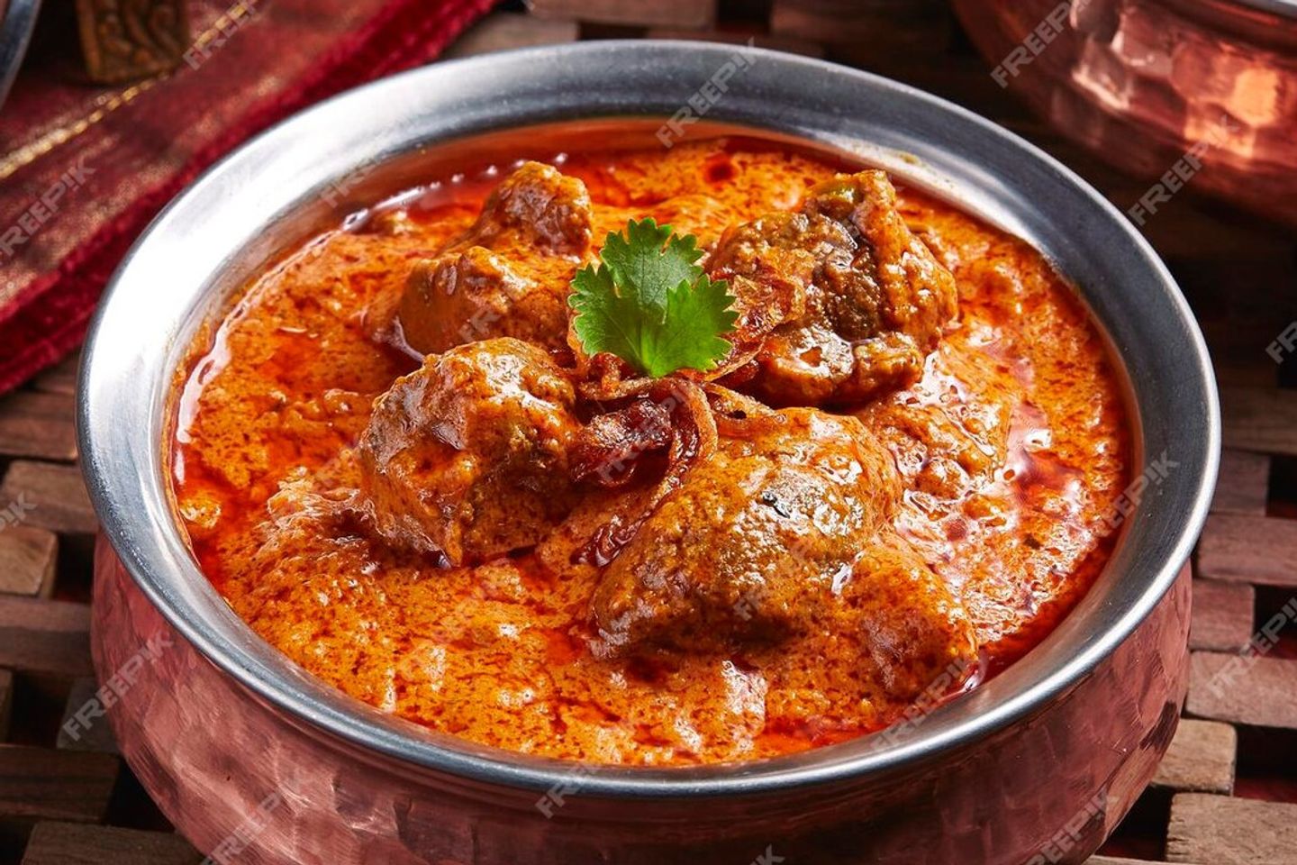 صندوق لحم الضأن روغان جوشت