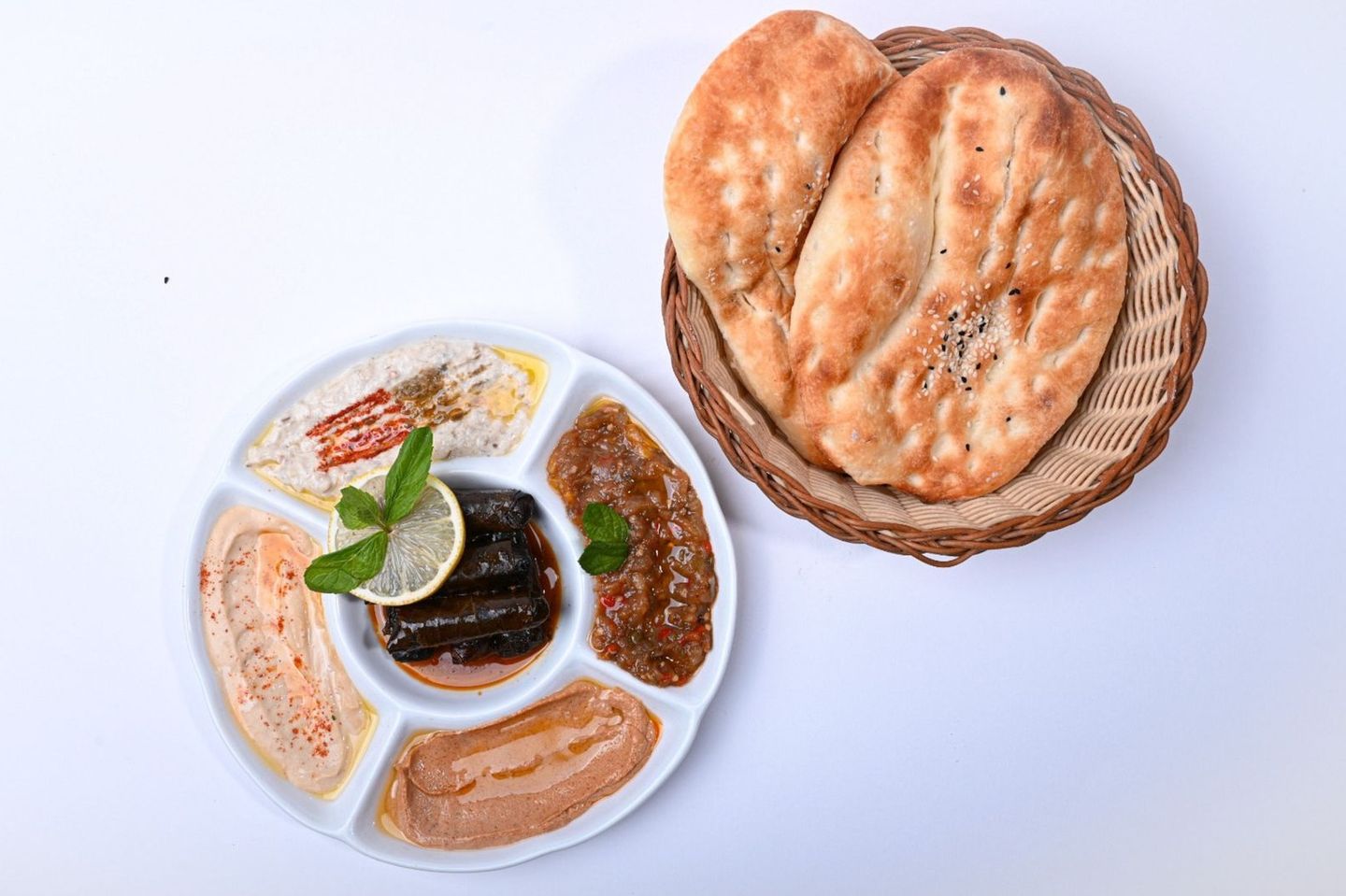 صحن مقبلات مشكل