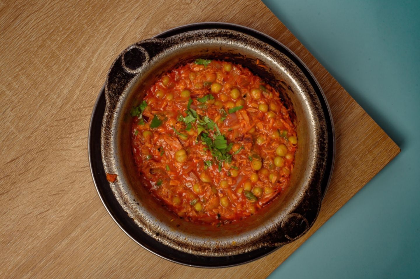 تونة بالبازلاء