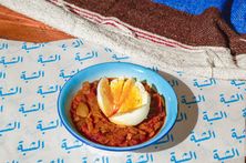 بيض مسلوق مع الكشنة