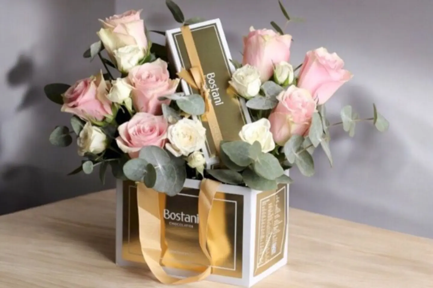 ورد جوري مع شوكولاتة بستاني