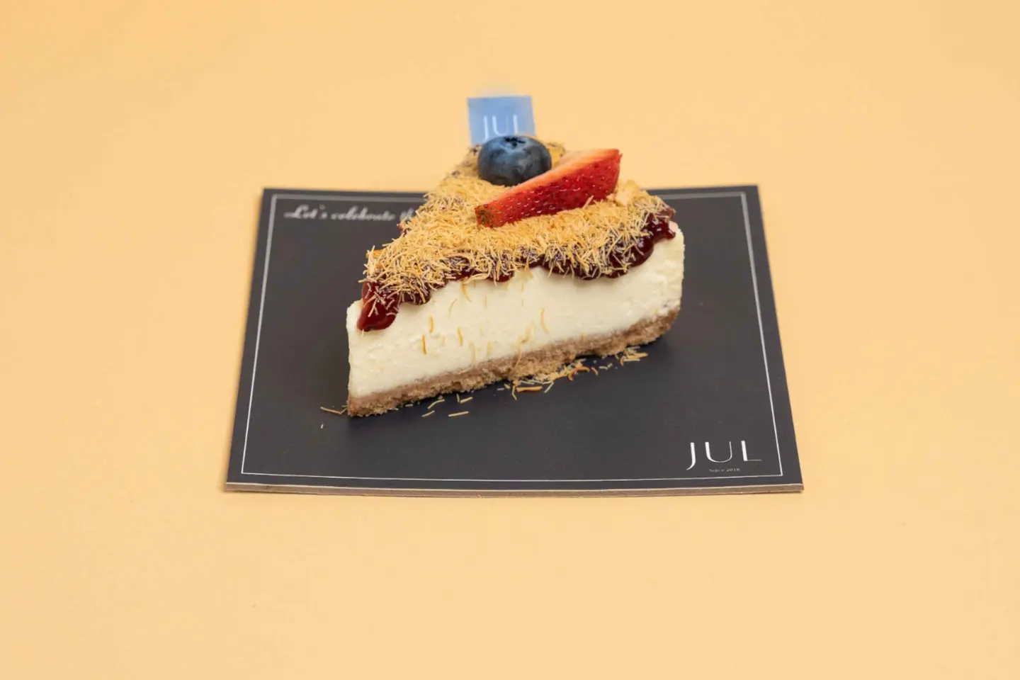 تشيز كيك توت وكنافة