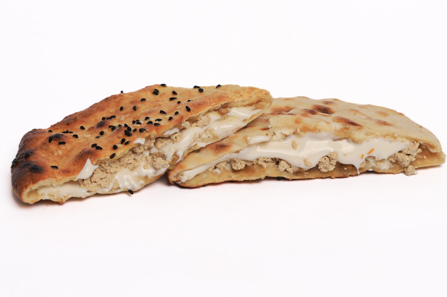 فطيرة جبنة سائلة مع طحينية