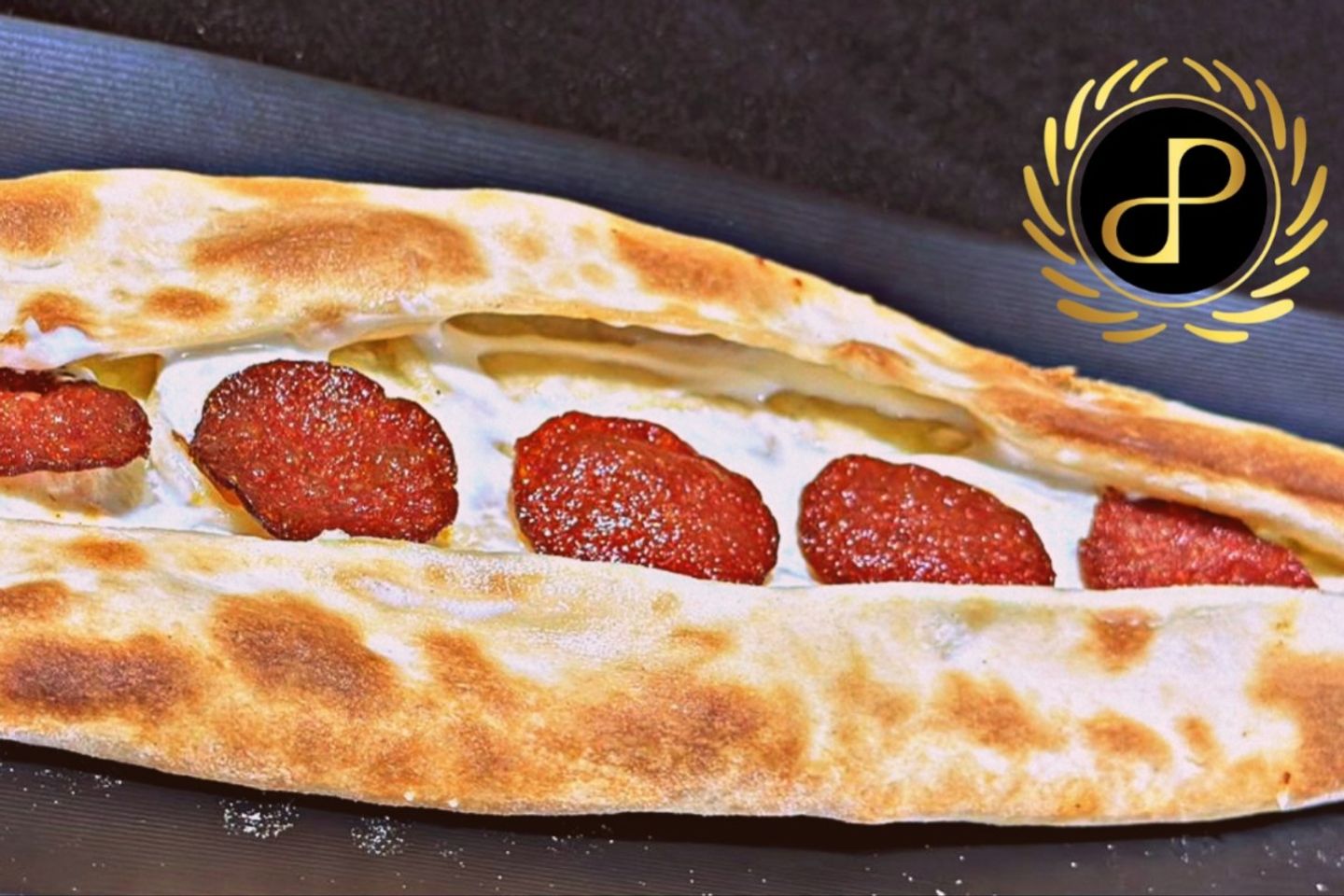 فطيرة جبن سائل ببروني