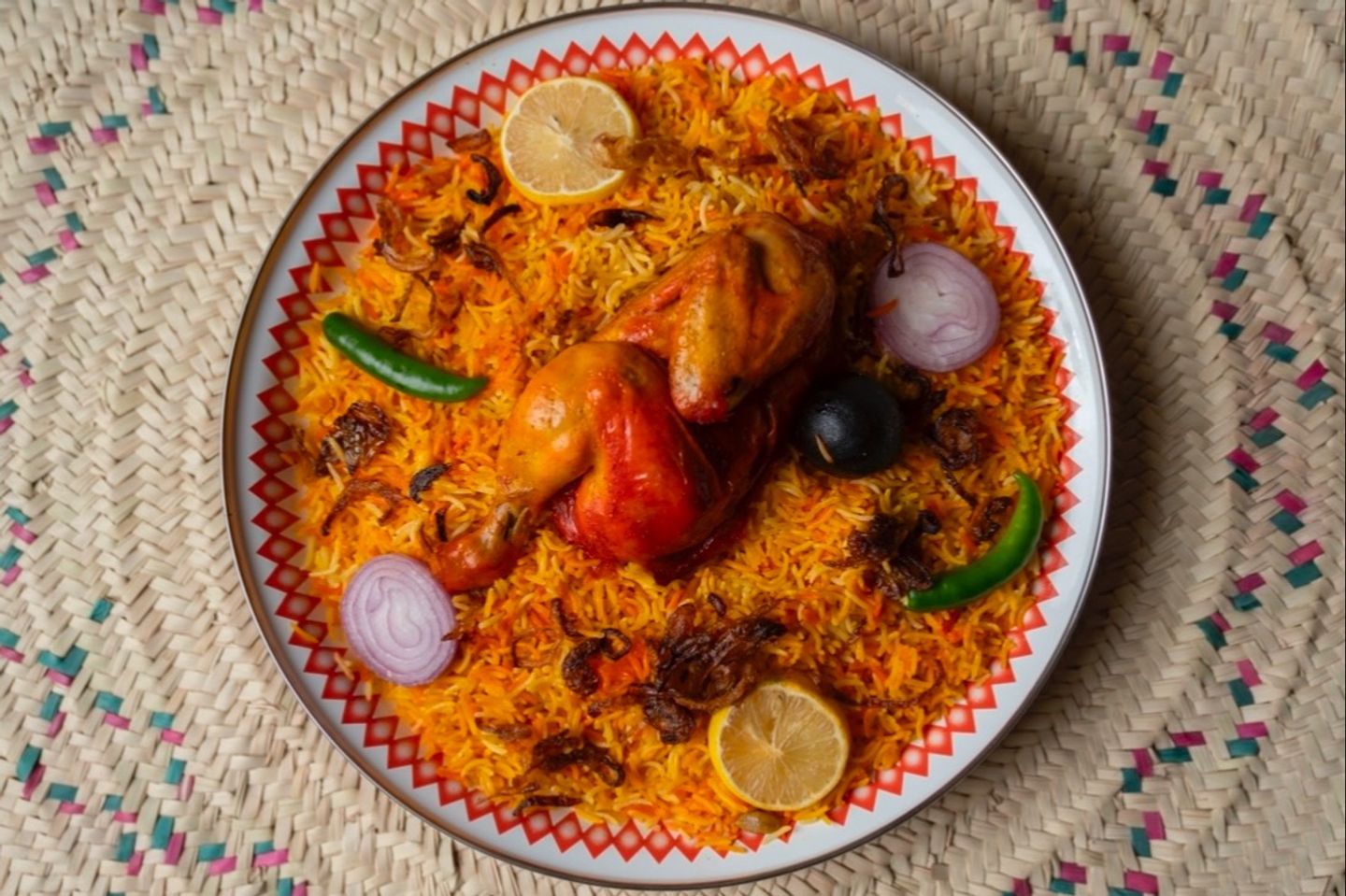 نص دجاج مندي مع رز بشاور