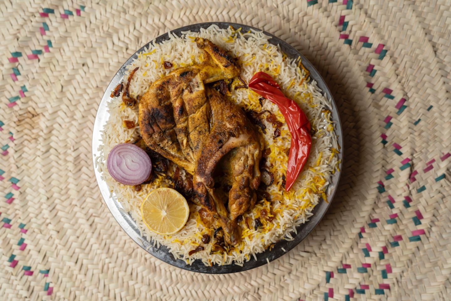 نص دجاج مظبي مع رز بشاور