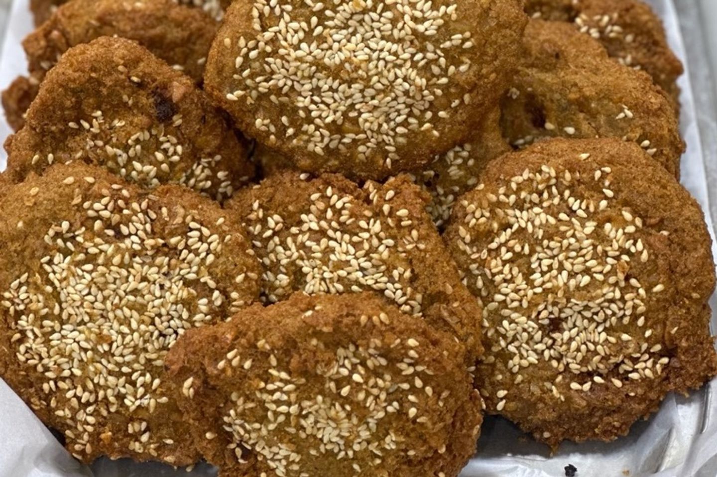 سندوتش طعميه علي بيض مسلوق علي سلطه وبطاطس وبدنجان وطحينه
