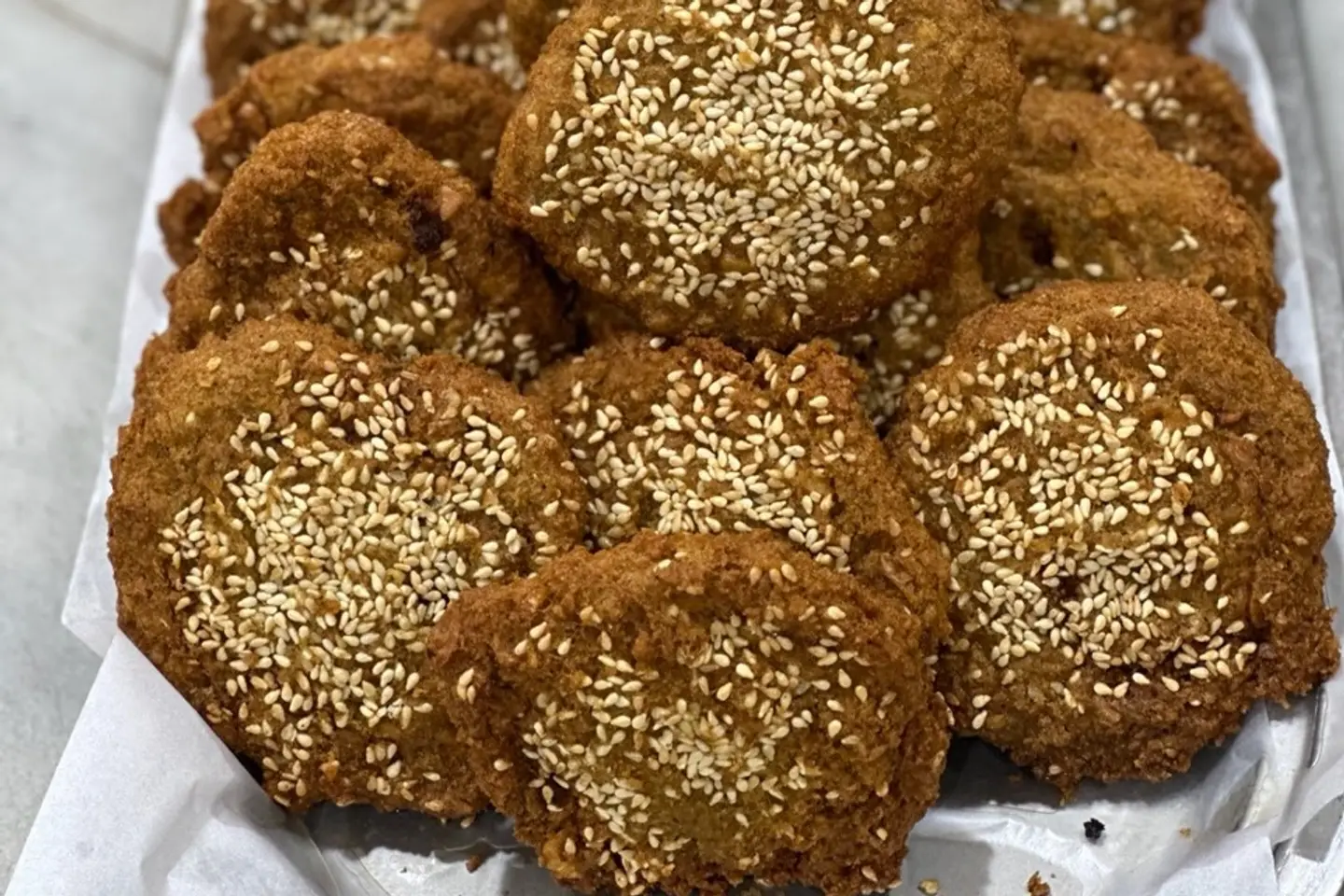 سندوتش فول علي طعميه علي بيض مسلوق علي سلطه وطحينه