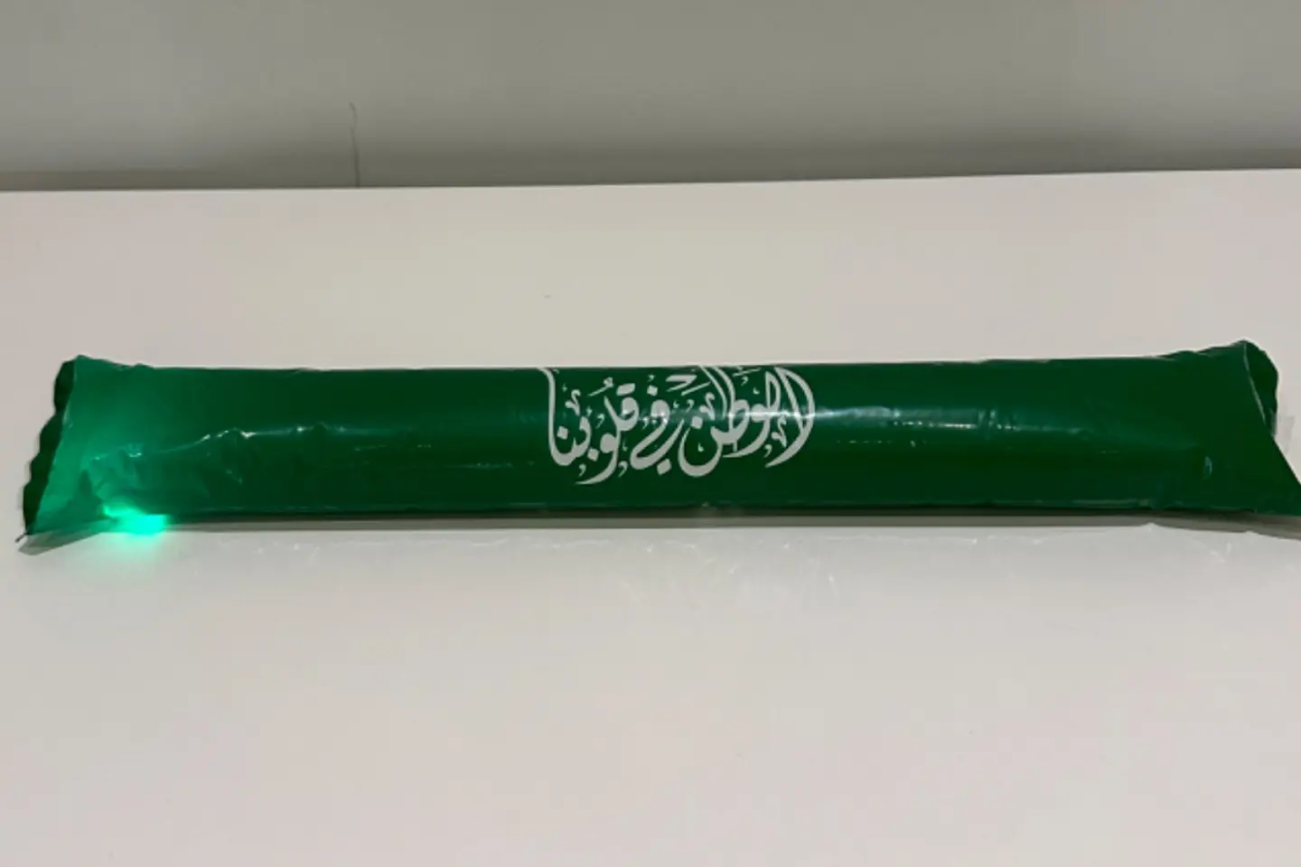بالون تصفيق اخضر مضيء