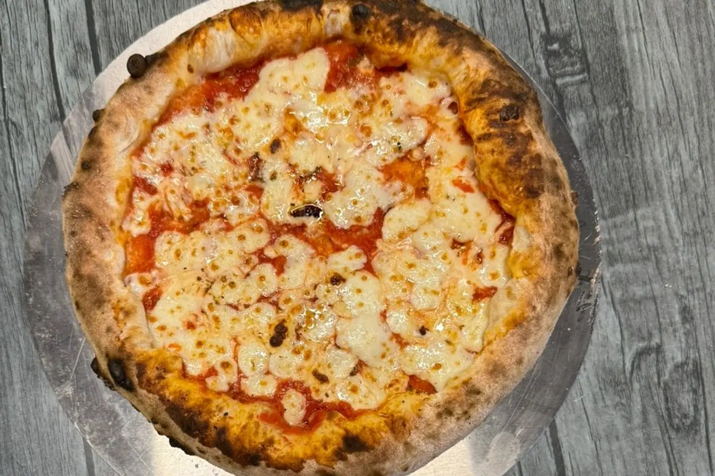 بيتزا نابولي الاجبان الثلاثه