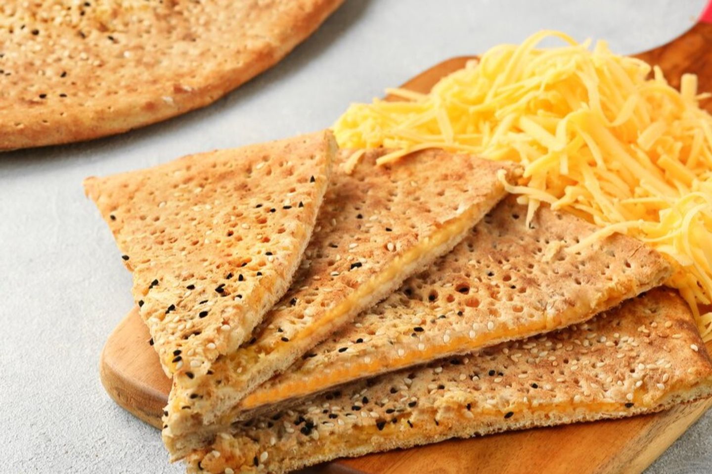 تميس بر بالجبنة