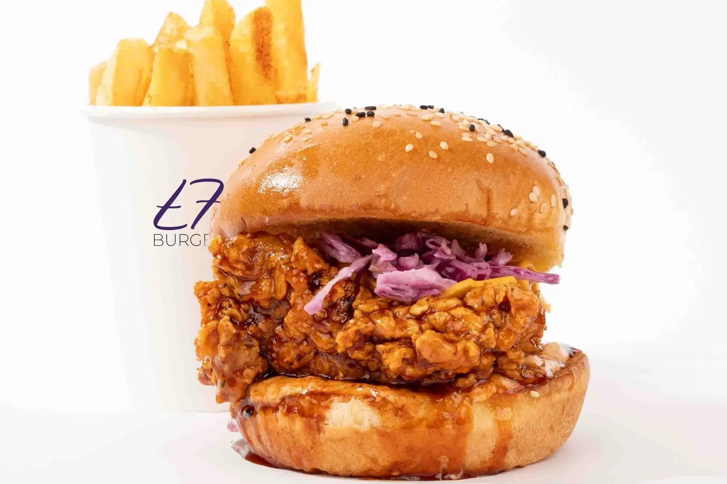 وجبة برجر دجاج ميبل سيراتشا