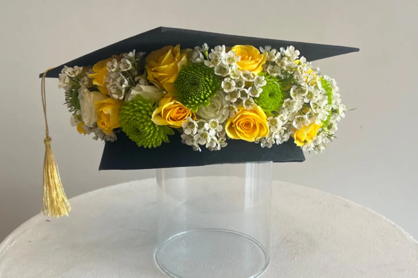 Graduation Hat With Mix Yellow And White