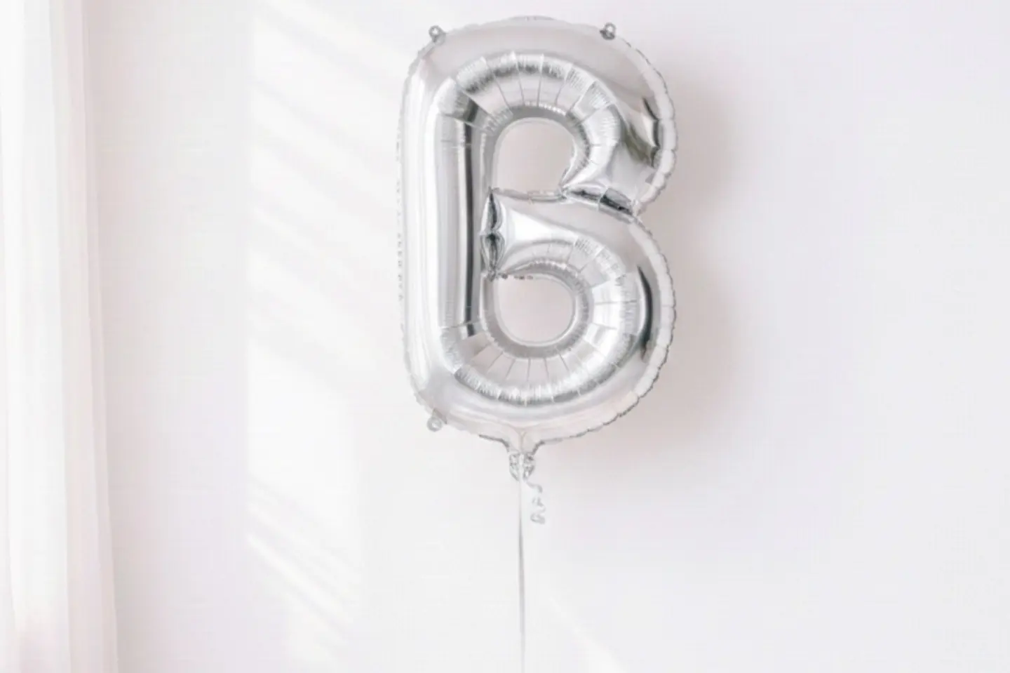 بالونة هيليوم فضي حرف