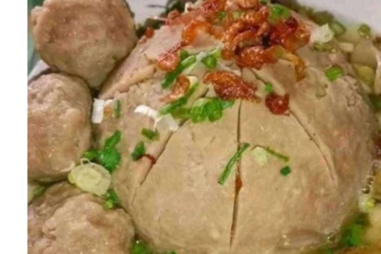 نودلز كبيرة من كرات اللحم