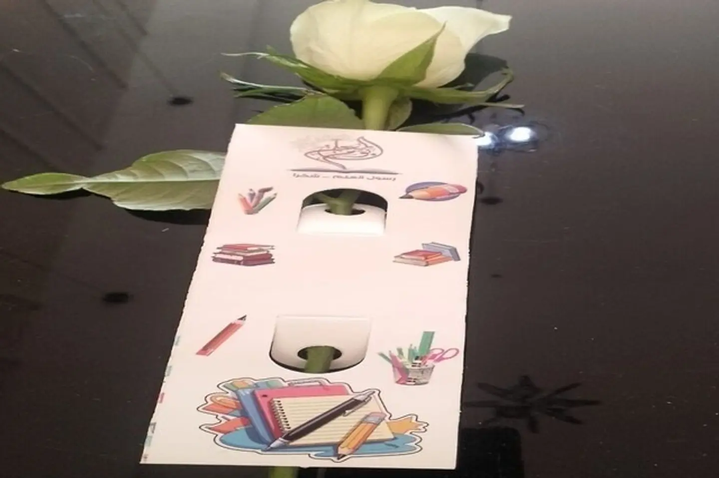 الوردة المنفردة ليوم المعلم ٣