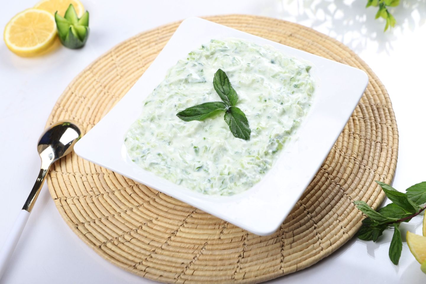 سلطة زبادي بالخيار