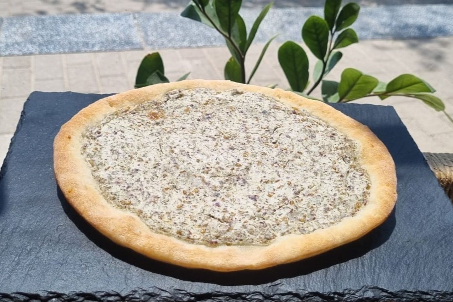 منقوشة زعتر وجبن