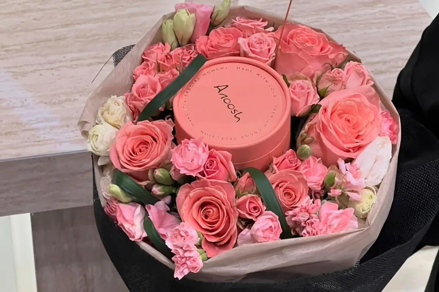 باقة ورد وشوكولاته انوش