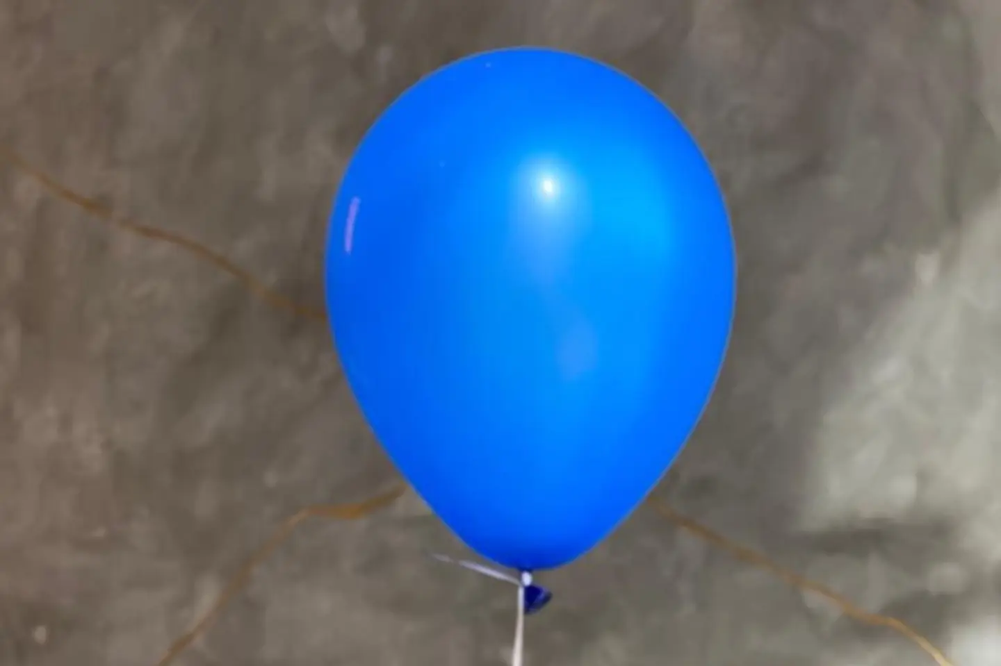 بالون ازرق
