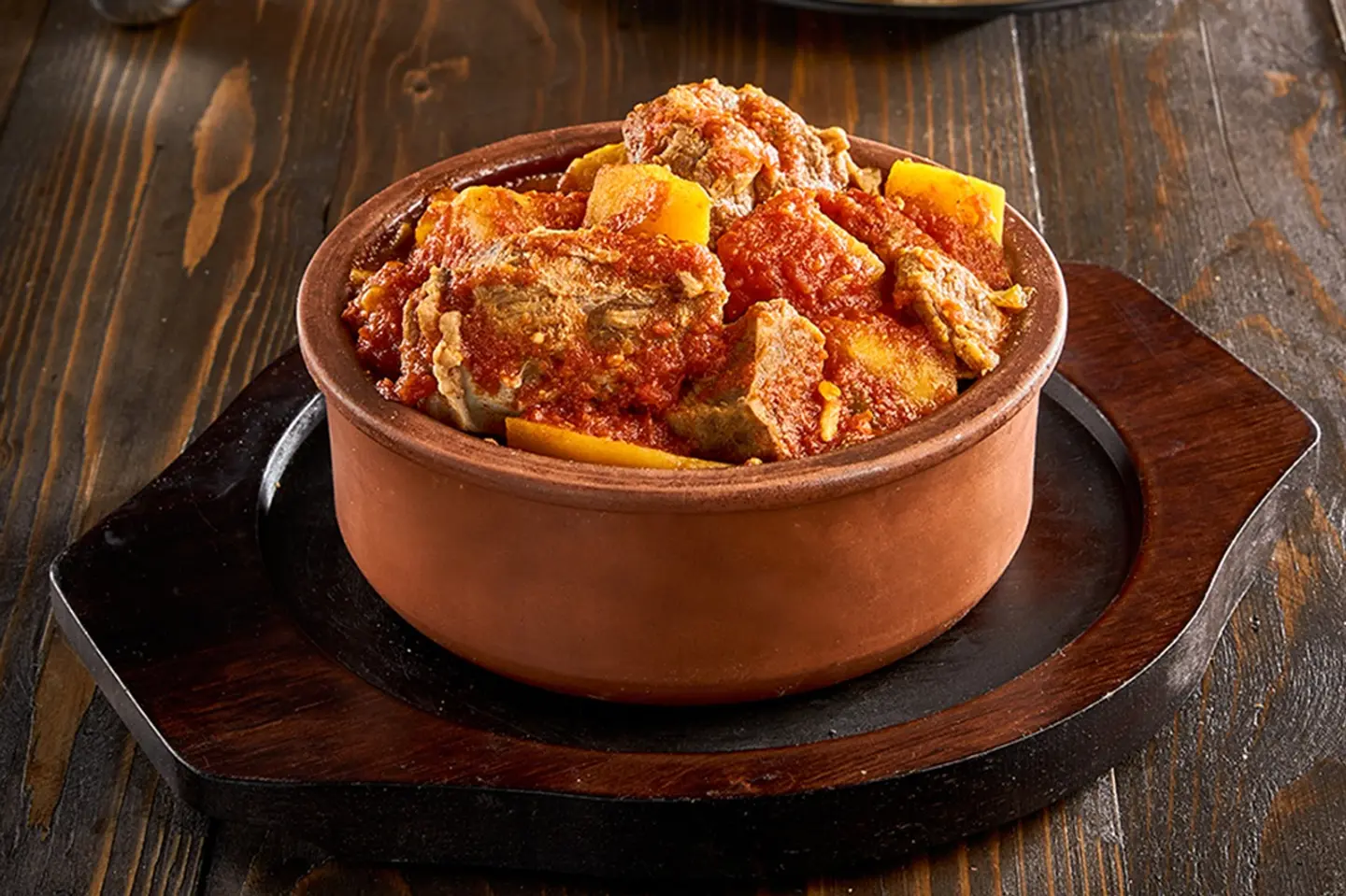 طاجن بطاطس باللحمة بالبلدي