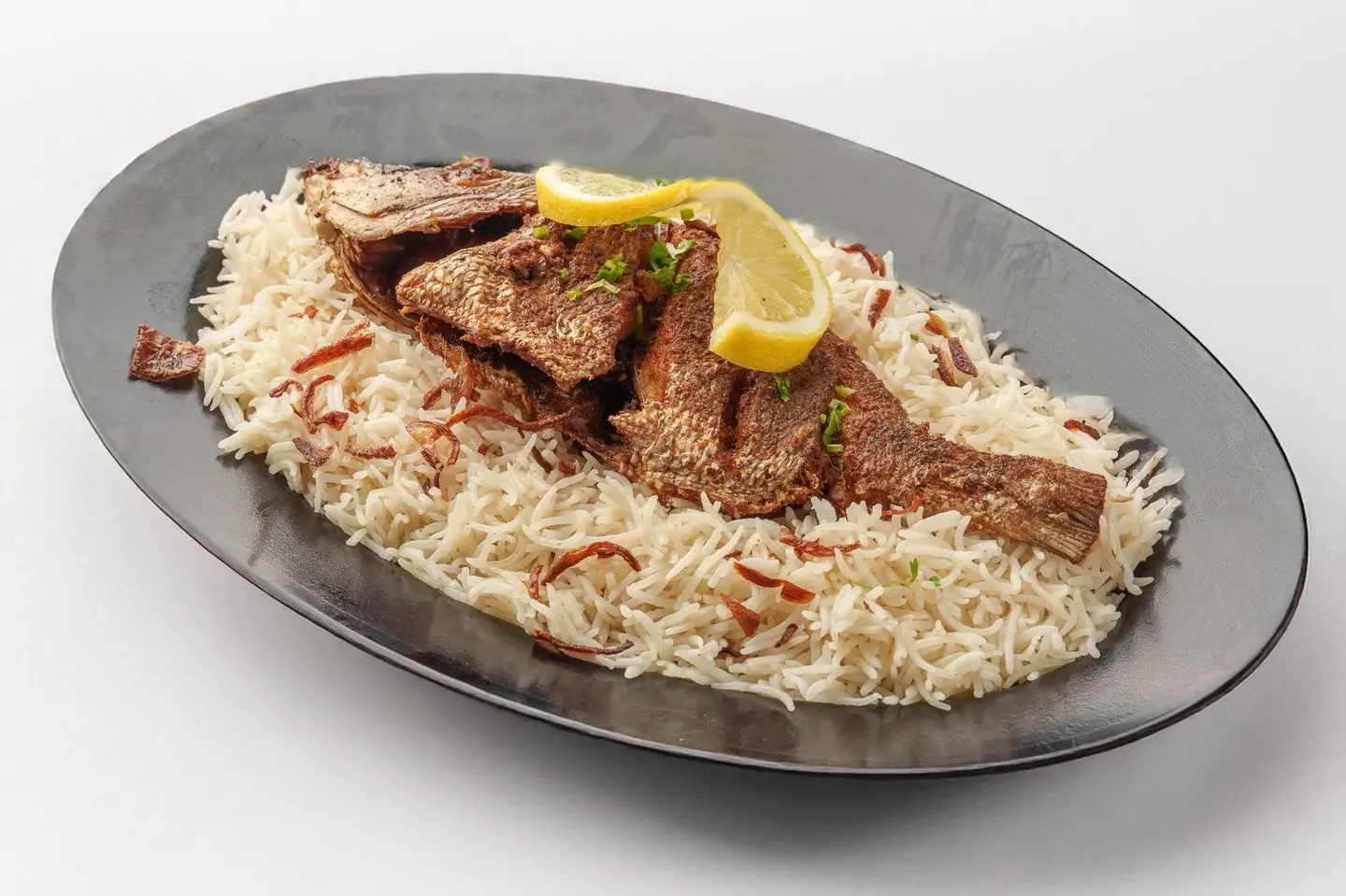 سمكة مقلية مع الارز