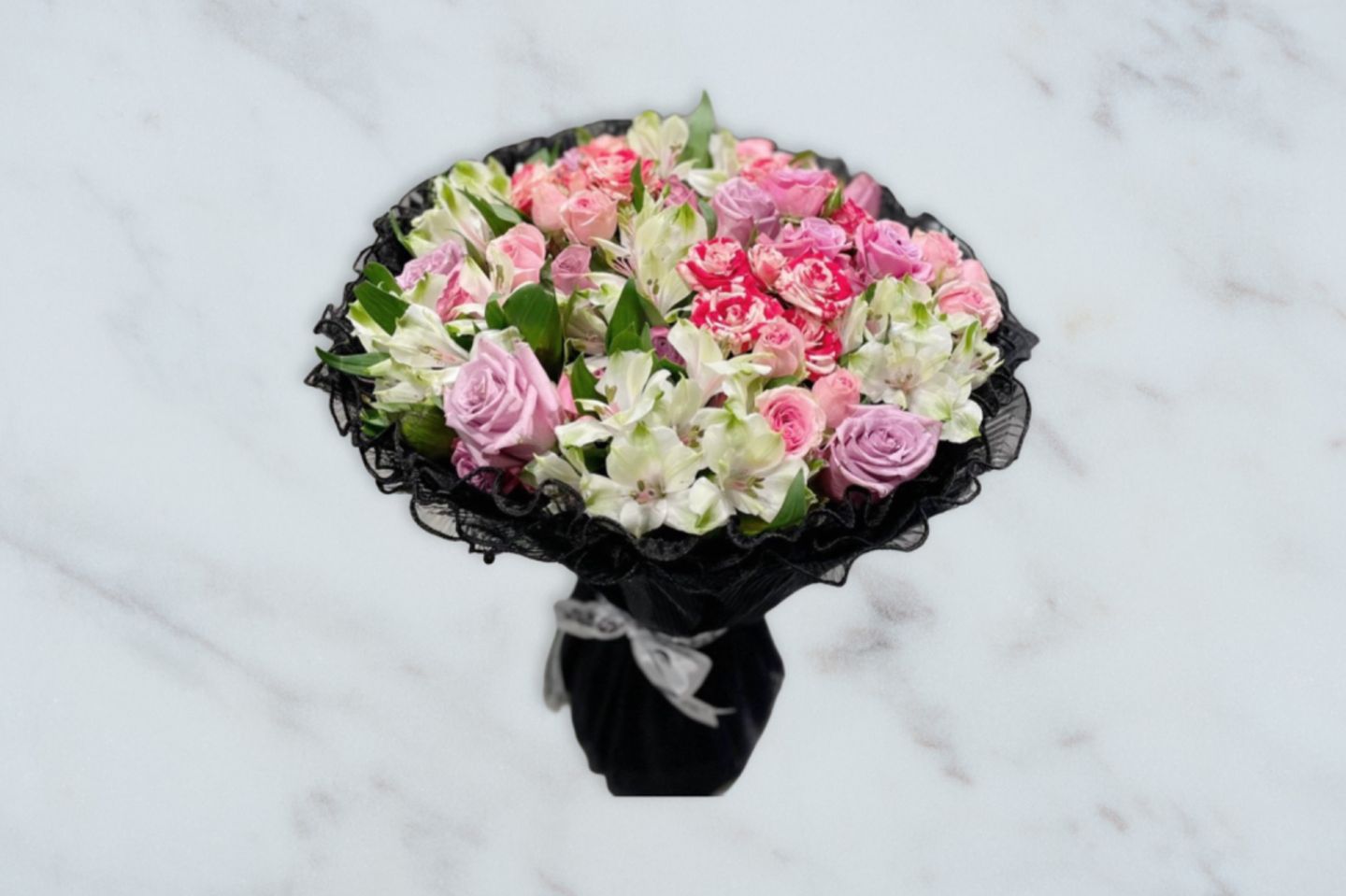 A Stunning Bouquet Of Rose Flowers