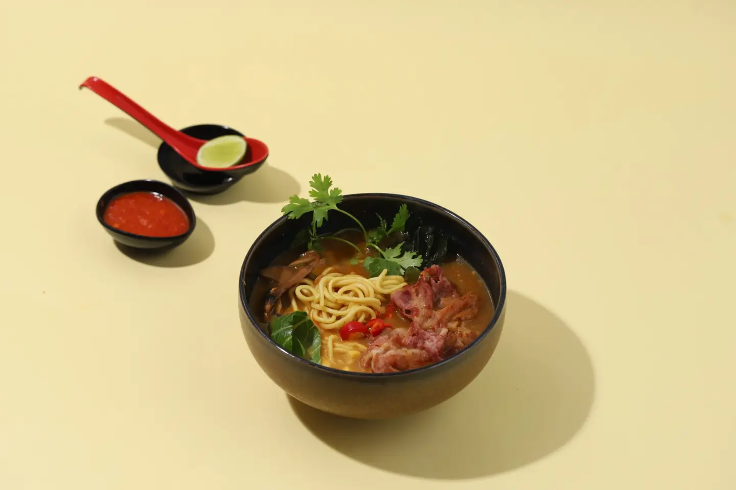 شوربة رامن لحم البقر