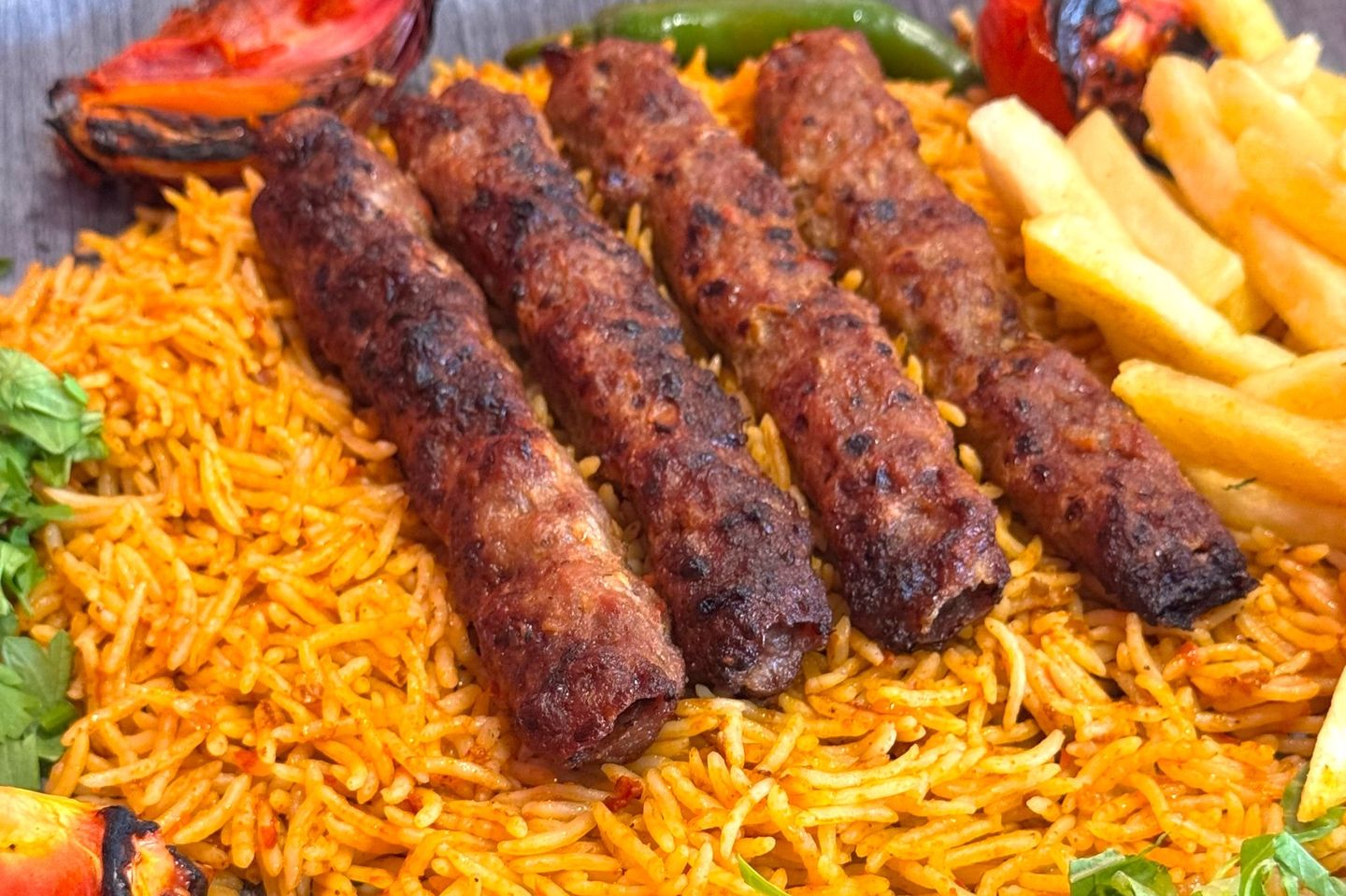 نفر كباب لحم مع رز 3 اسياخ