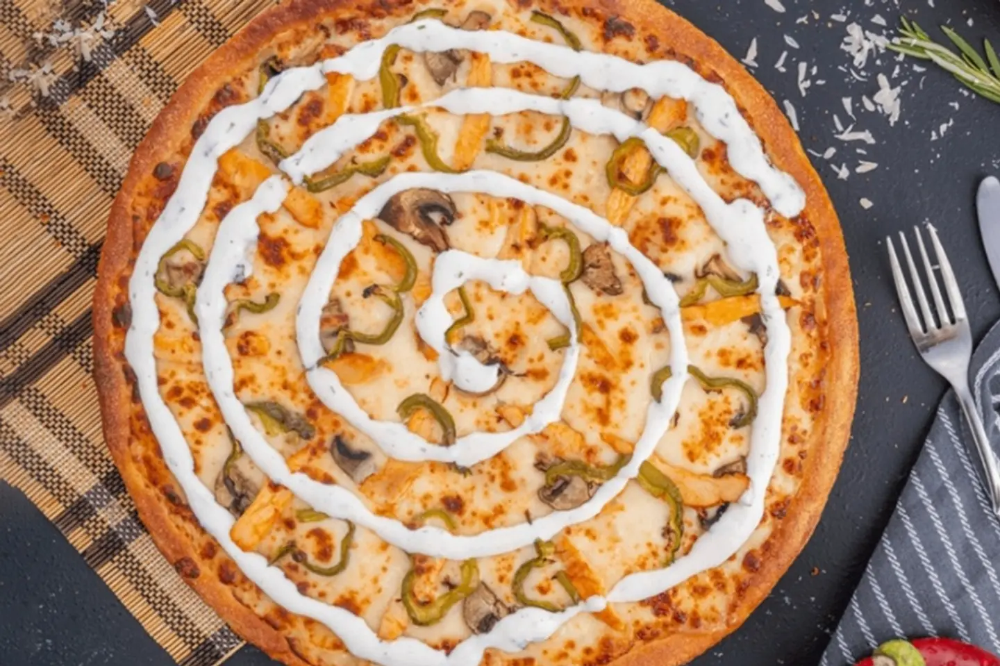 ٥ بيتزا متوسطة الحجم مع خصم خاص