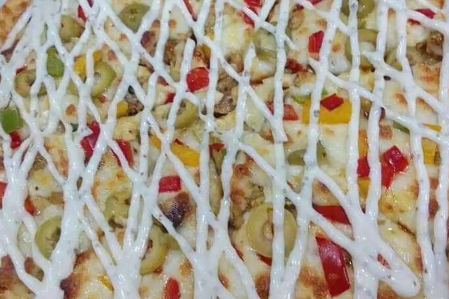 بيتزا الدجاج بصوص الرانش