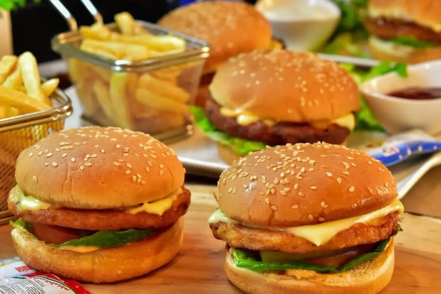 برجر الدجاج المقلي بالجبن