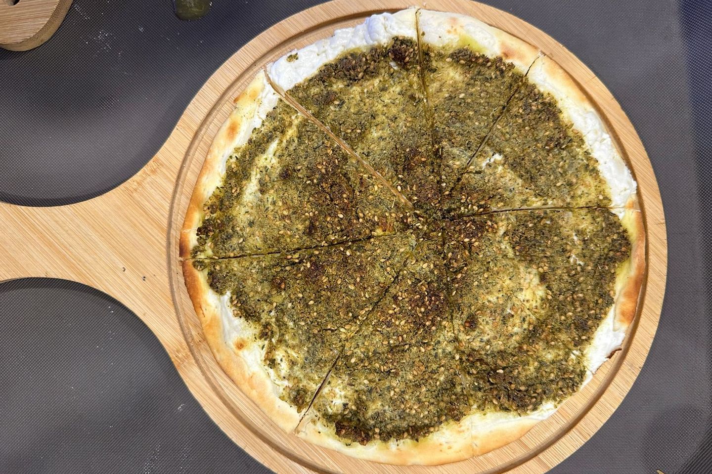 منقوشة لبنة وزعتر