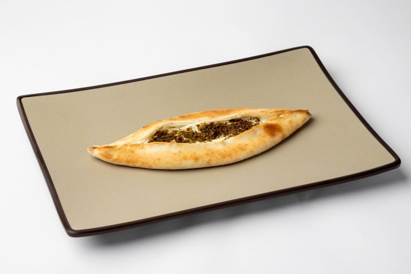 فطيرة جبن عكاوي بالزعتر