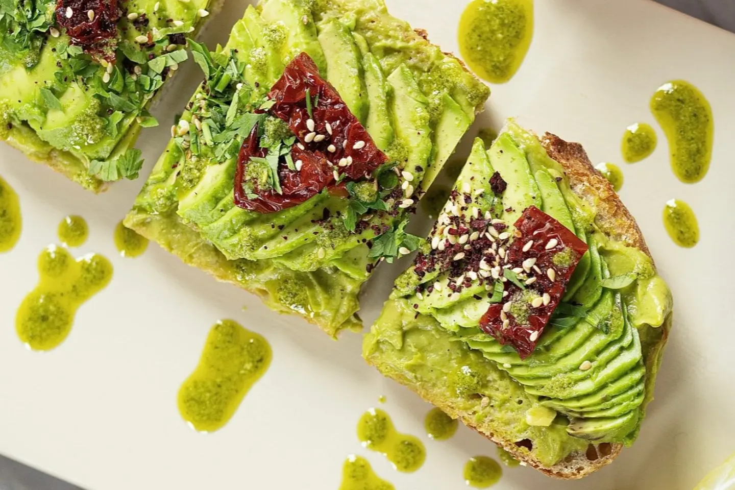 Pesto Avocado Sandwich (V)