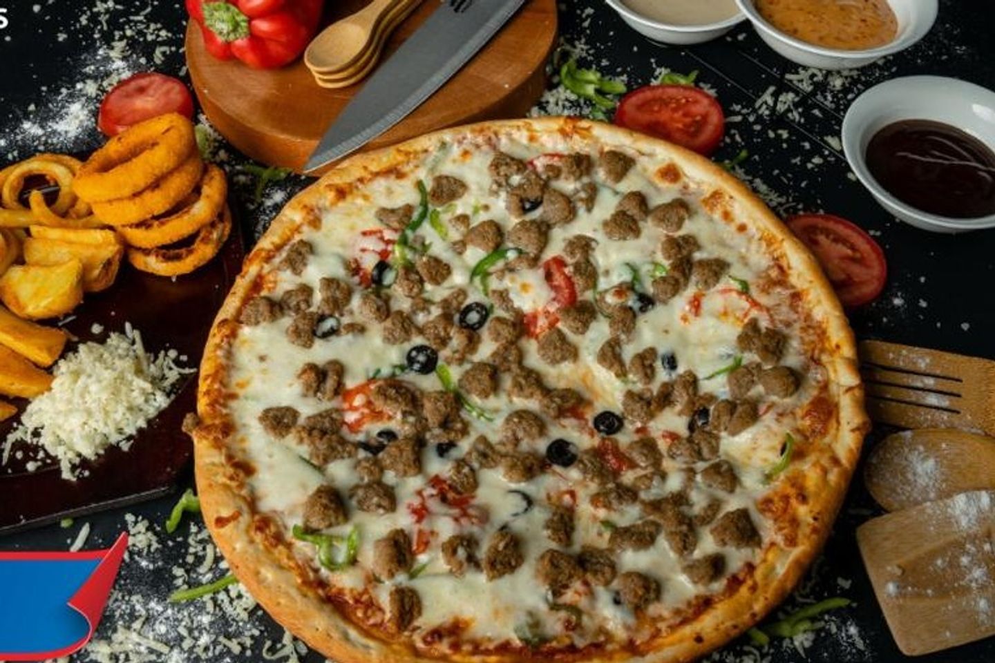 بيتزا نقانق لحم صغير