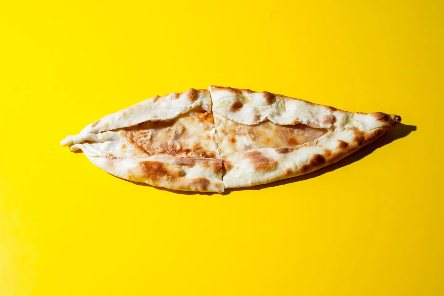 فطيرة طحينية بالجبن السائل