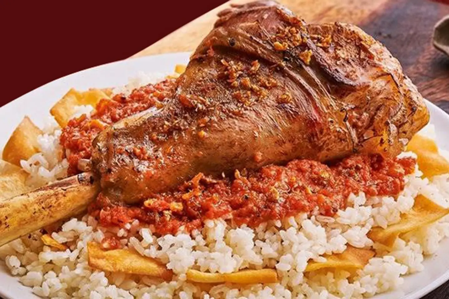 موزة ضاني مع الخضار والشوربة والأرز
