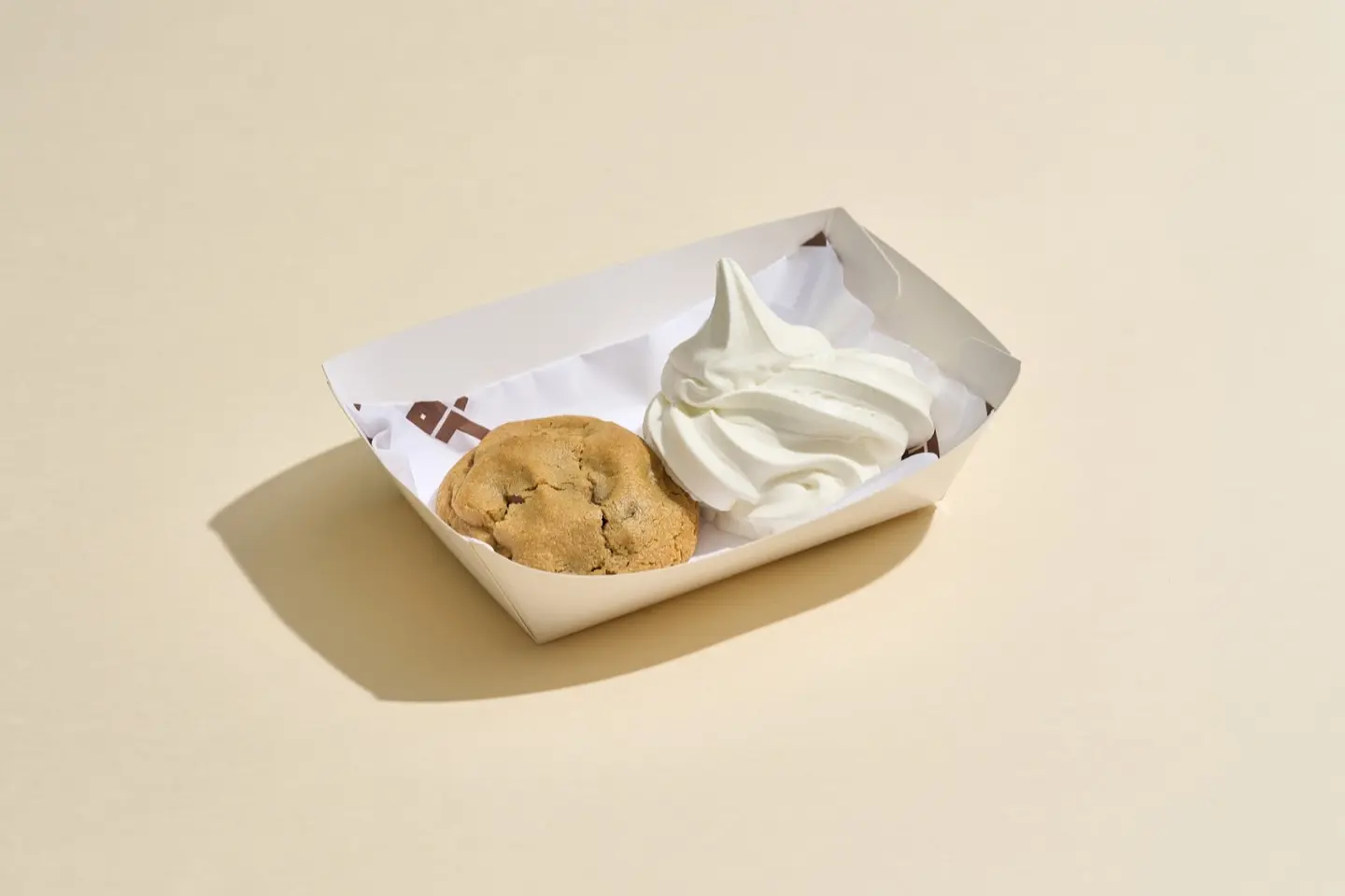 كوكيز التمر مع ايس كريم