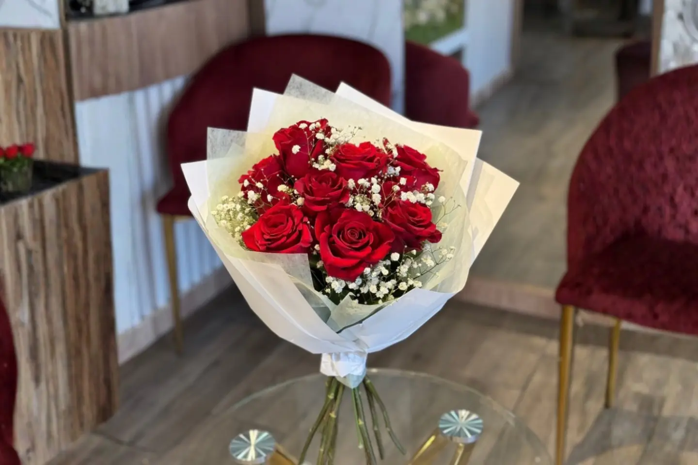 باقة ورد احمر غلاف ابيض ٤٥