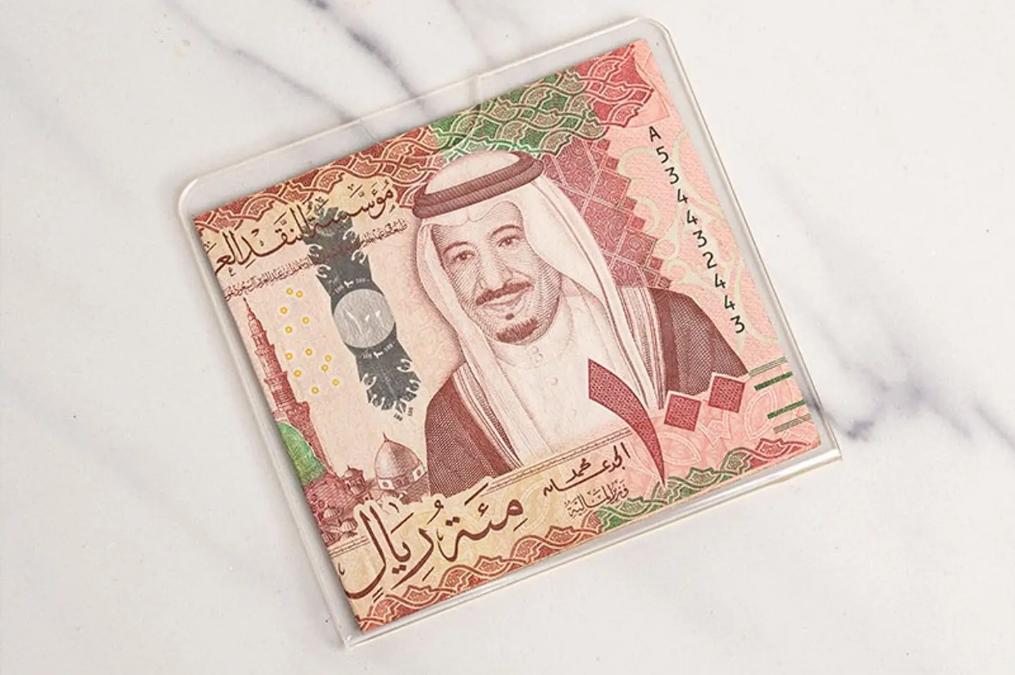 ظرف اكريلك شفاف وسط