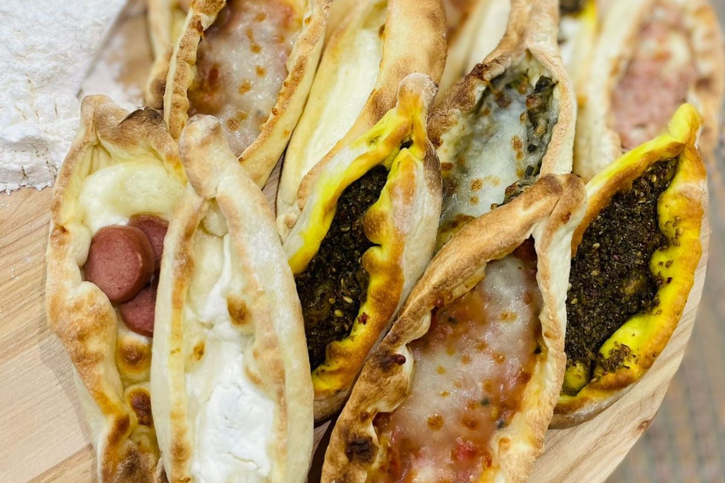 صحن مشكل  فطاير صغيرة