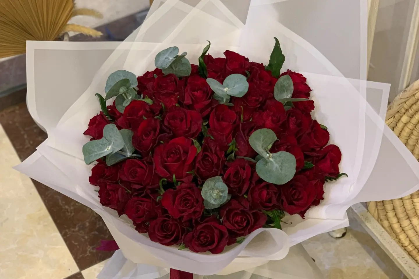 باقة ورد من خمسين وردة حمراء