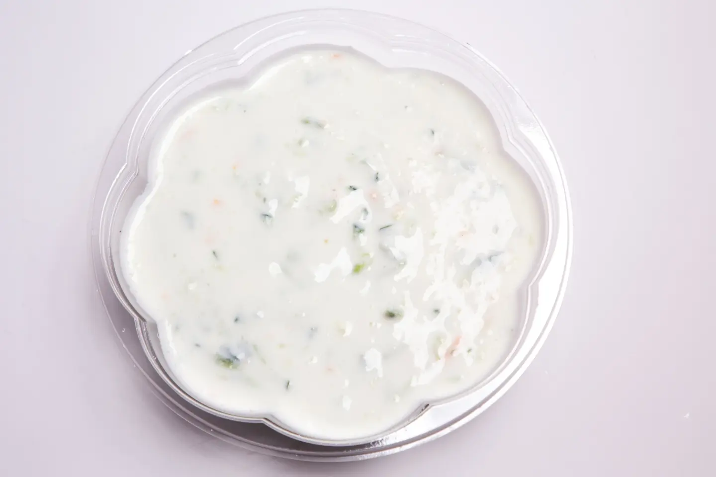 سلطة خيار زبادي وسط