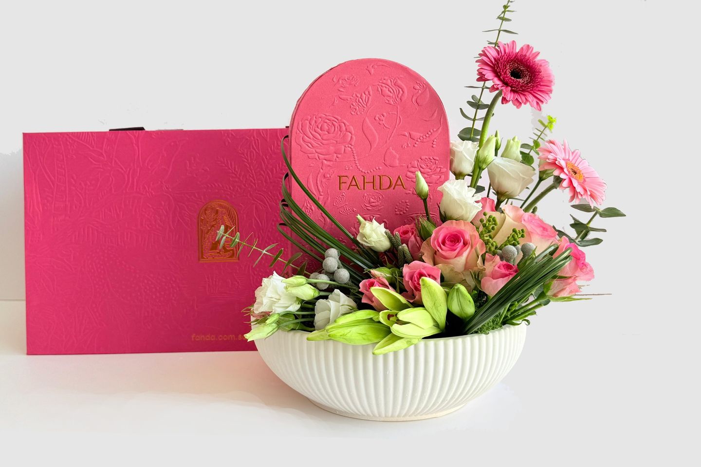 Vase With Roses And Chocolate Fahda Crispy Solo Milky