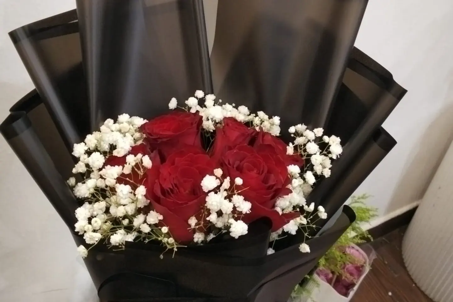 A Bouquet Of 6 Roses Black Packaging